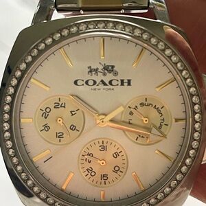 COACH💯GOLD CRYSTAL BEZEL SIGNATURE DIAL CHRONO SPORT WATCH!! 💕🍀. DUO-TONE!